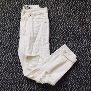 White boyfriend jeans